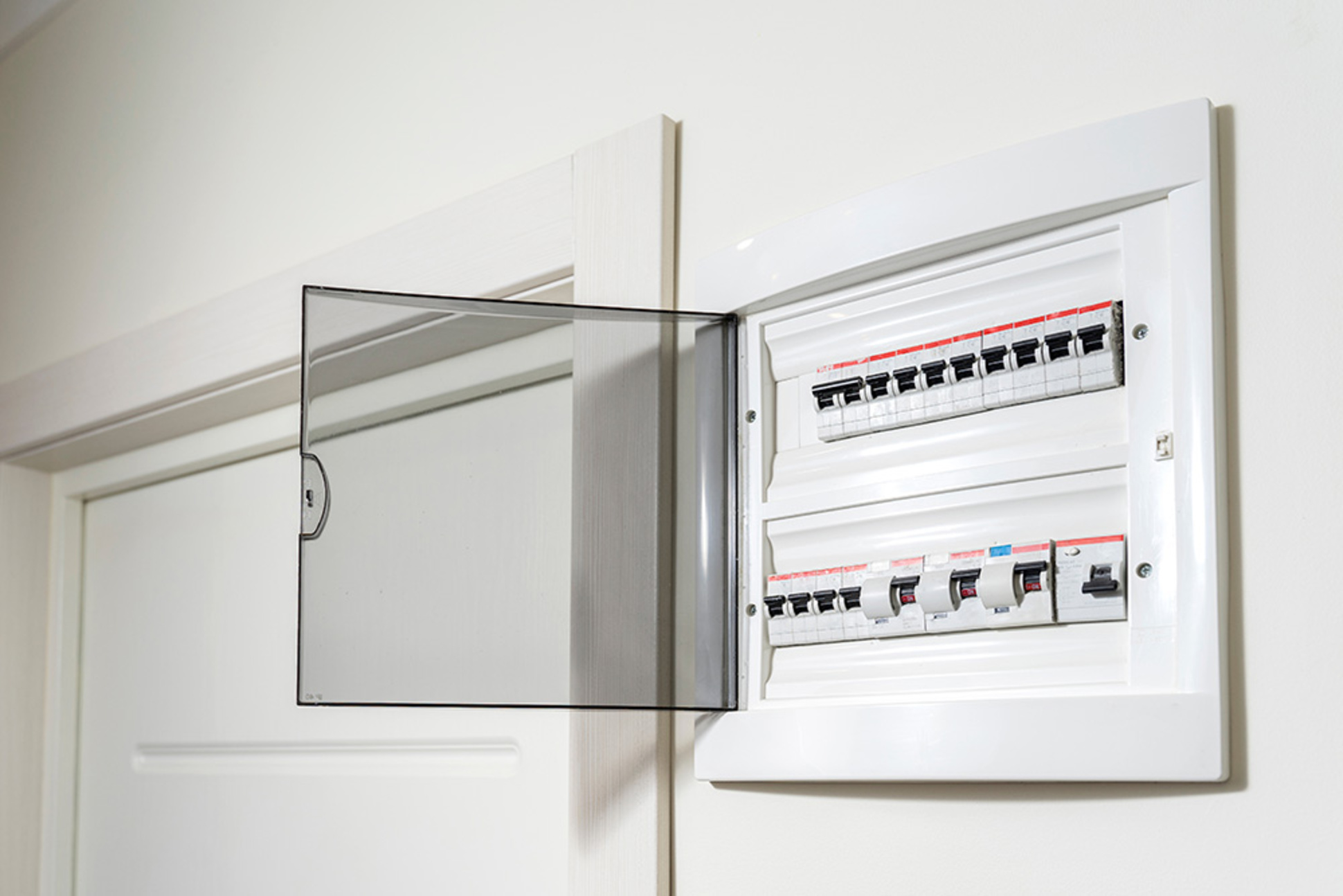Über­spannungs­schutz bei Elektro Menzel Inh. Schlenker Christian in Wegeleben
